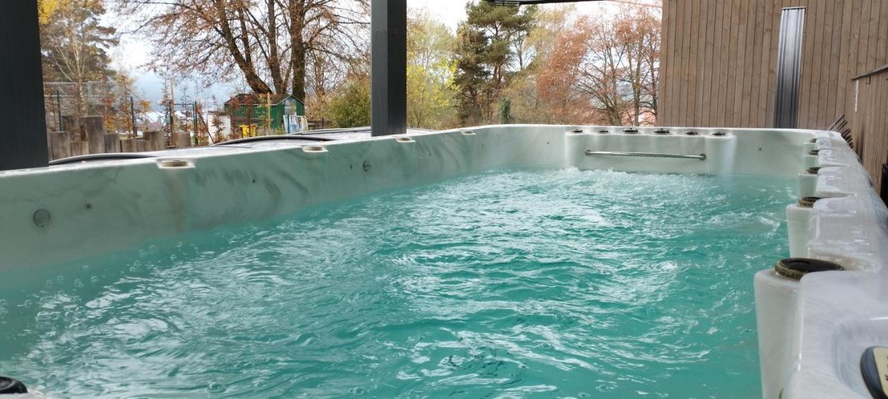 Jbx Resort Avenue Lipno 伏尔塔瓦河畔利普诺 外观 照片