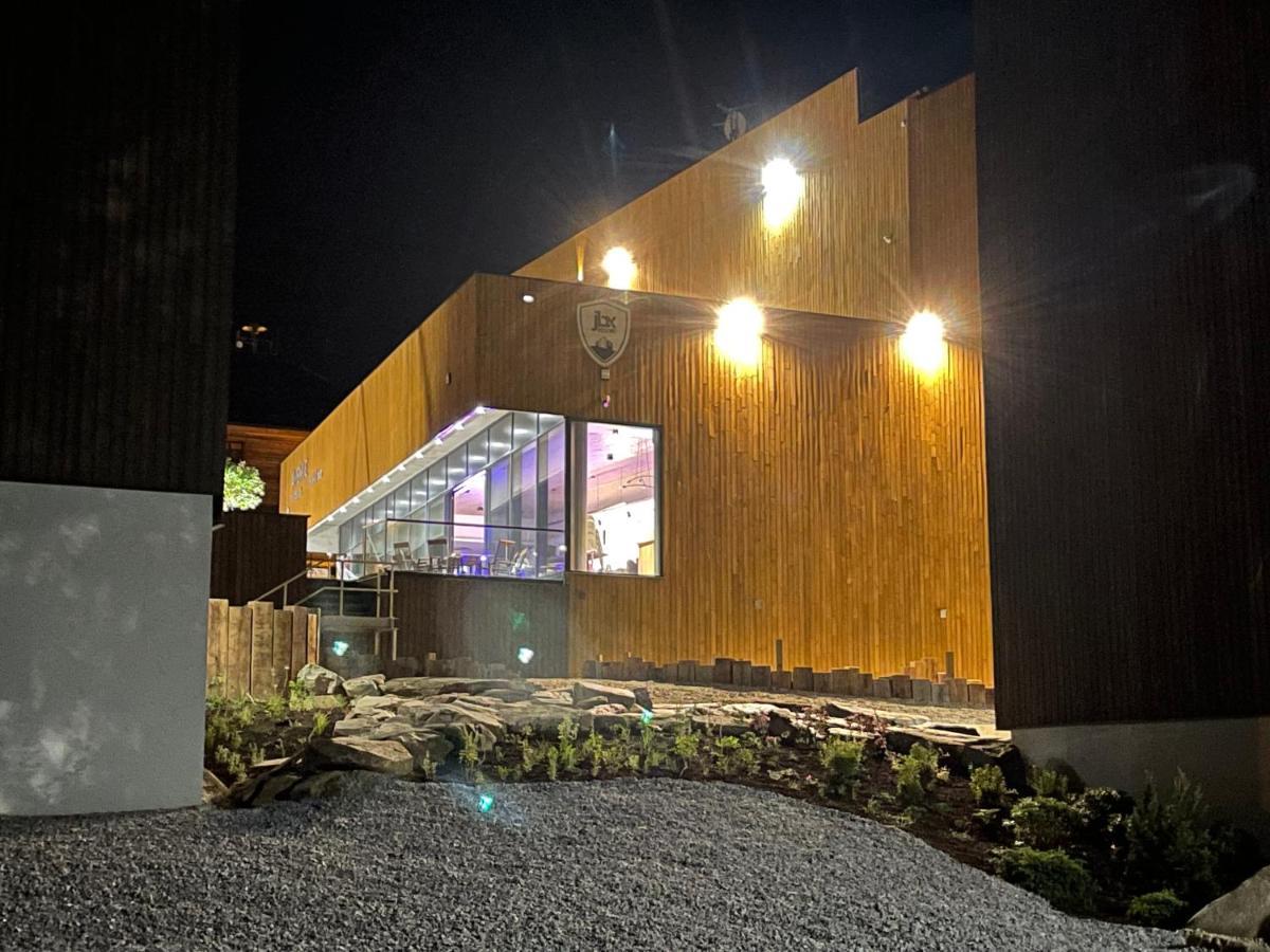 Jbx Resort Avenue Lipno 伏尔塔瓦河畔利普诺 外观 照片